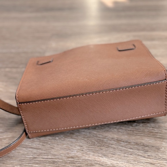 Michael Kors bags | Hamilton Mini Crossbody Brown Leather - Picture 4 of 4